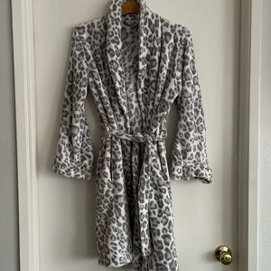 Charter Club Gray and White Camouflaged Robe